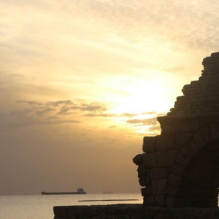 The Beach Garden Apt. Caesarea Buitenkant foto