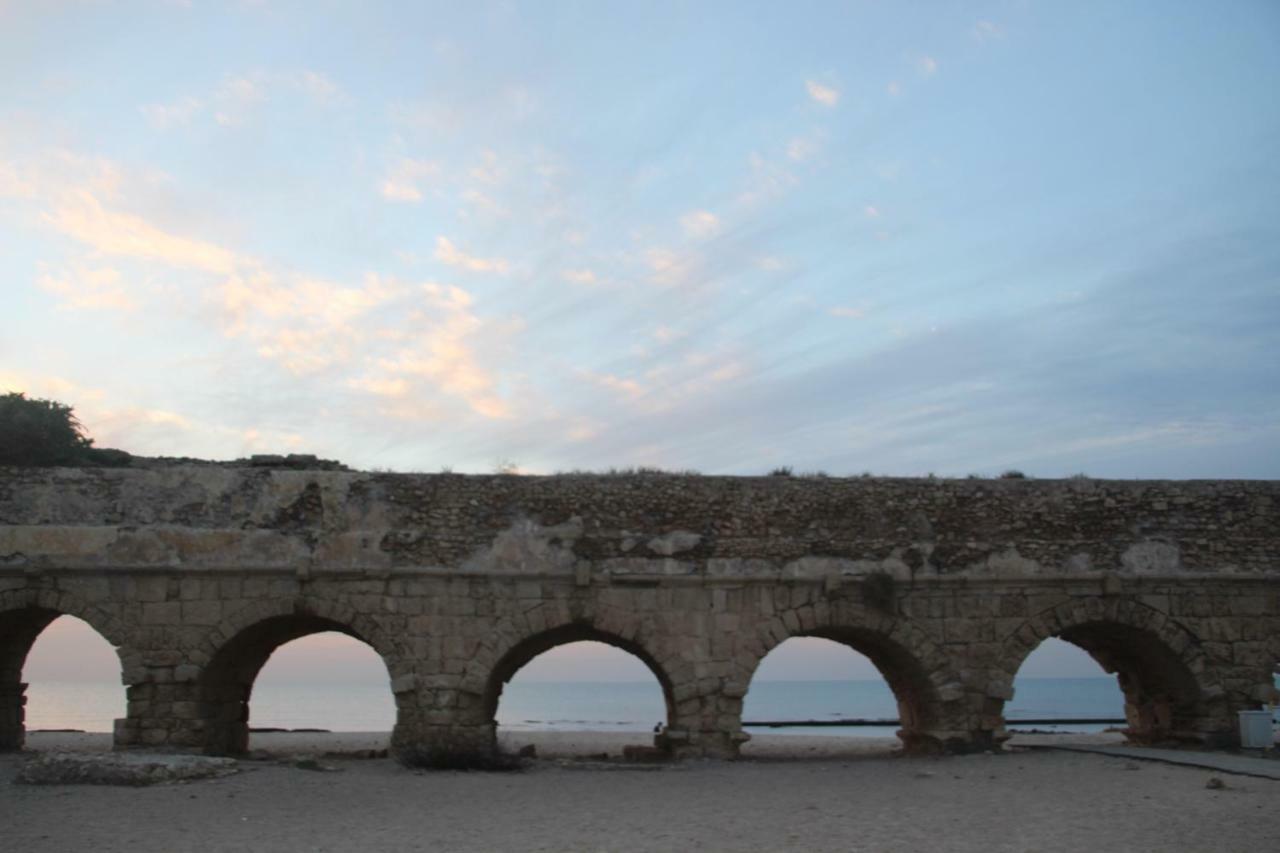 The Beach Garden Apt. Caesarea Buitenkant foto