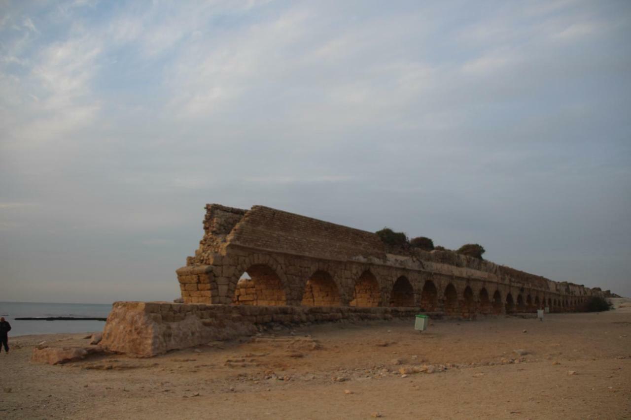 The Beach Garden Apt. Caesarea Buitenkant foto